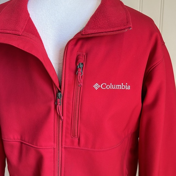 Red Columbia Men’s performance light weight jacket. - Picture 2 of 2